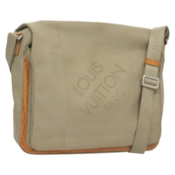 LOUIS VUITTON Handbags - Authentic LOUIS VUITTON Damier Geant Messager NM Shoulder Bag Gray LV